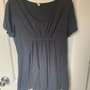 Gray Old Navy maternity top.